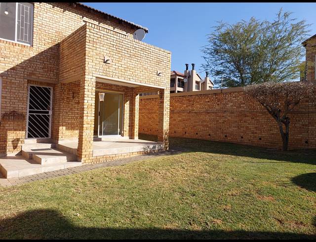 3 BEDROOM SECTIONAL TITLE RENTED IN NORTH RIDING